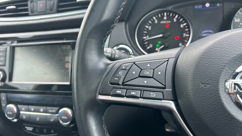 Nissan Qashqai 1.3 DiG-T 160 Tekna+ 5dr Petrol Hatchback